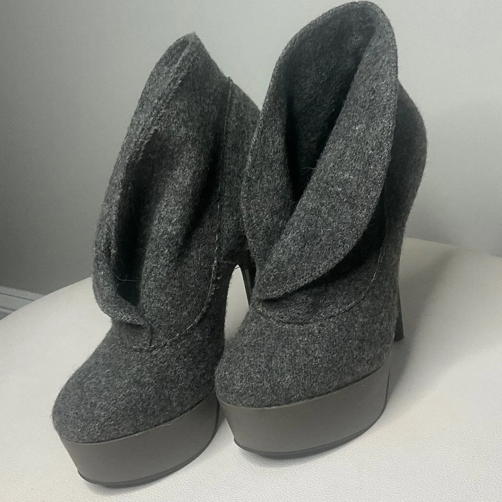 CARVELA Kurt Geiger Grey Flannel Platform Booties - Picture 2 of 6